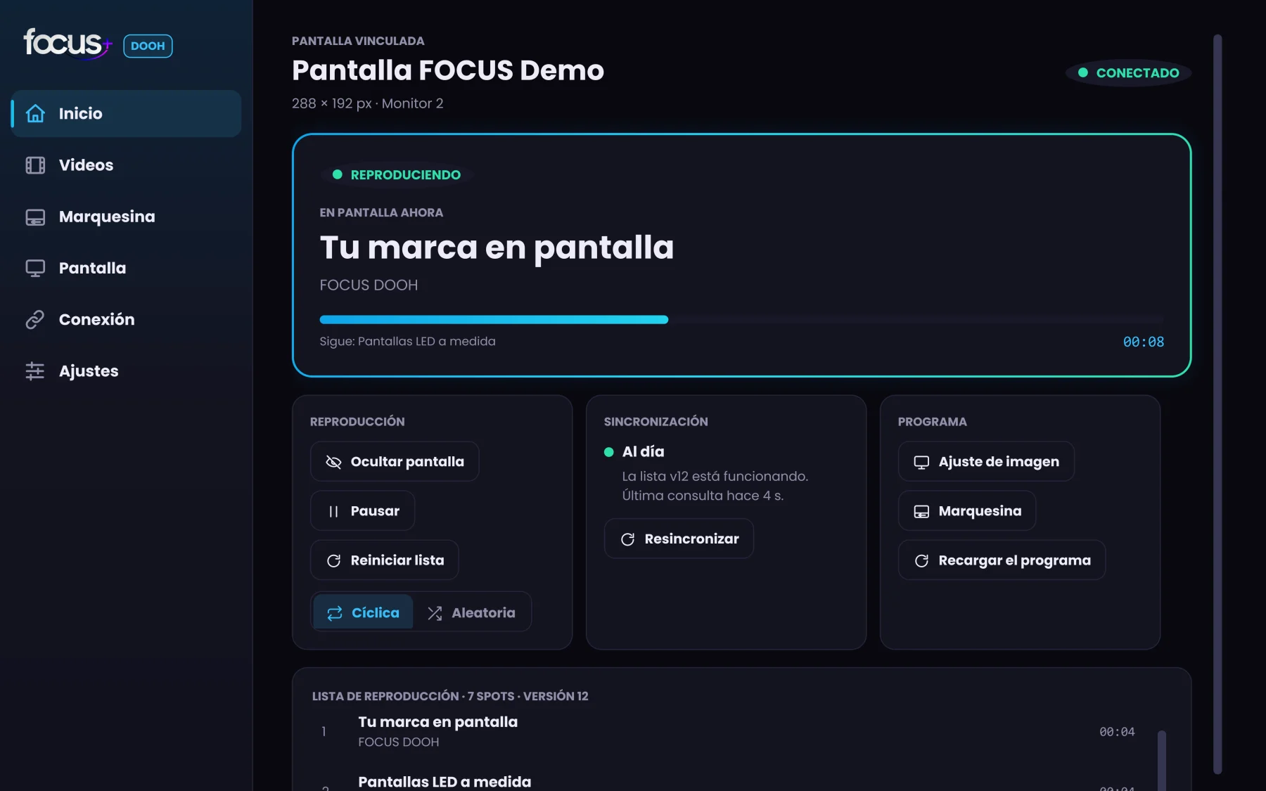 Panel de inicio del programa Focus LED Player: pantalla vinculada, spot en reproducción, controles y lista de reproducción