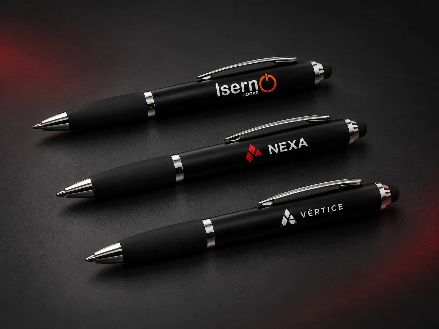 Bolígrafos personalizados con logo de empresa, producción de FOCUS+
