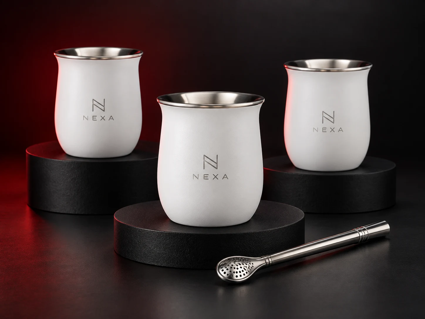 Mate de acero blanco personalizado con logo de empresa, producción de FOCUS+