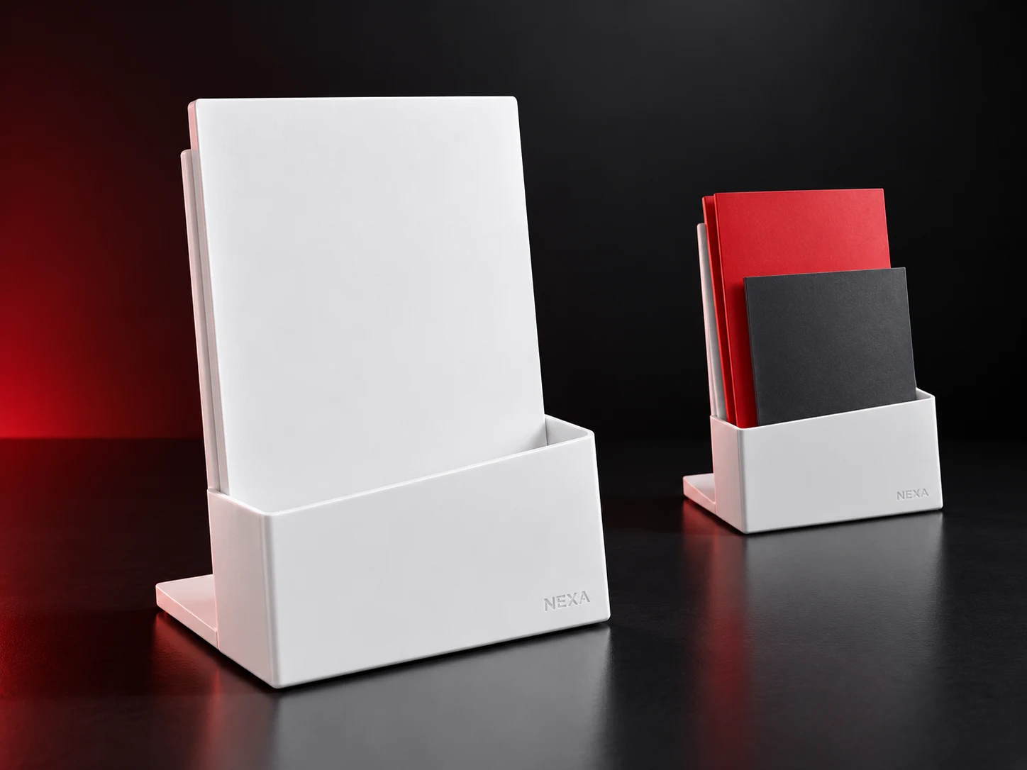 Porta folletos personalizado con logo de empresa, producción de FOCUS+